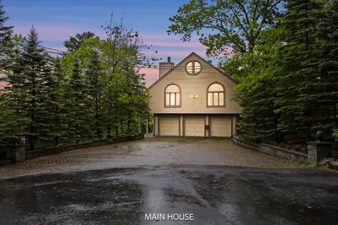 $1,950,000 | 107-105 Attitash Lane, Tafton, PA 18464