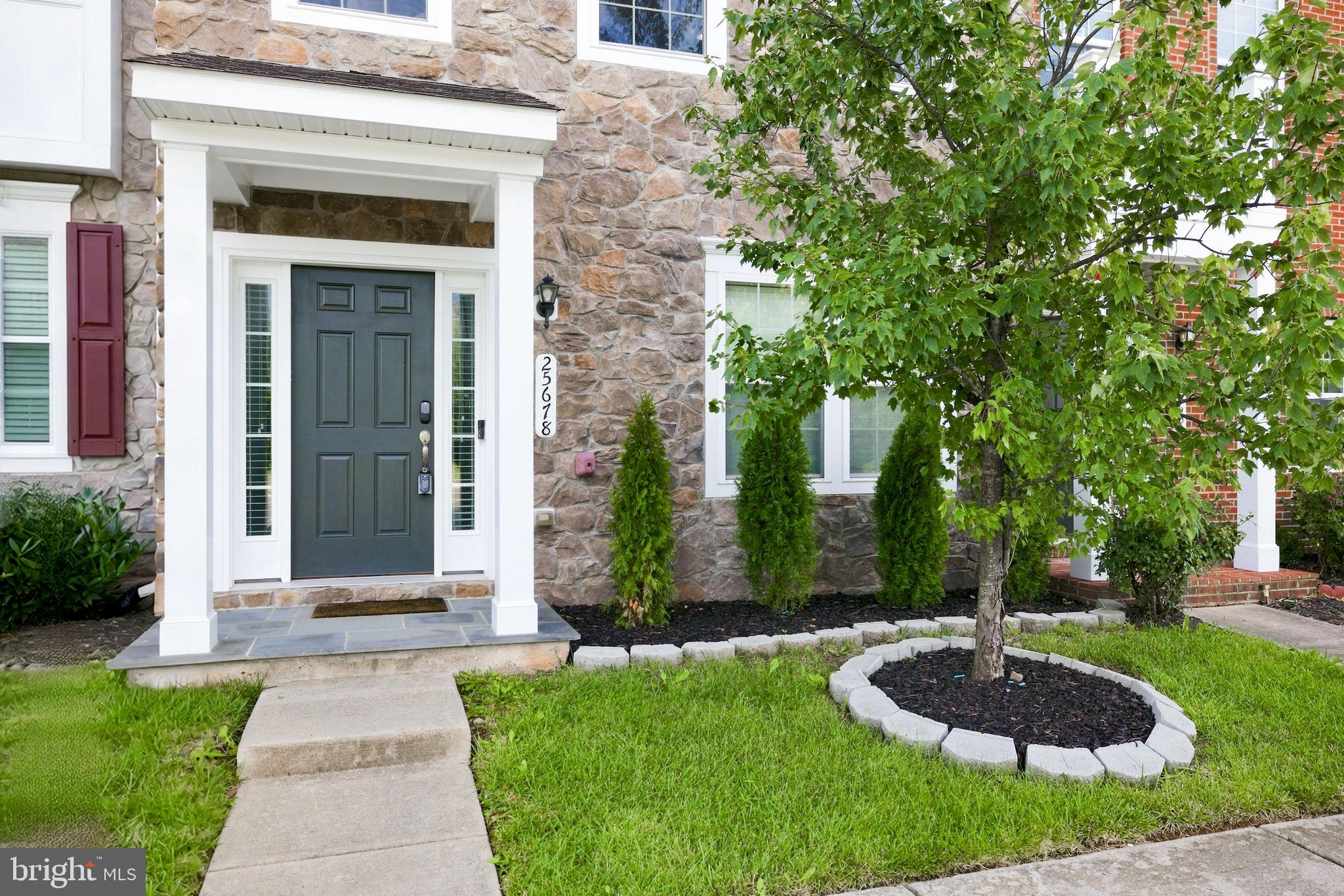 25678 Pleasant Valley Road Chantilly, VA 20152 - Photo 3 of 56 Front Door