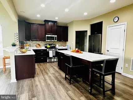 a view of house with a yard