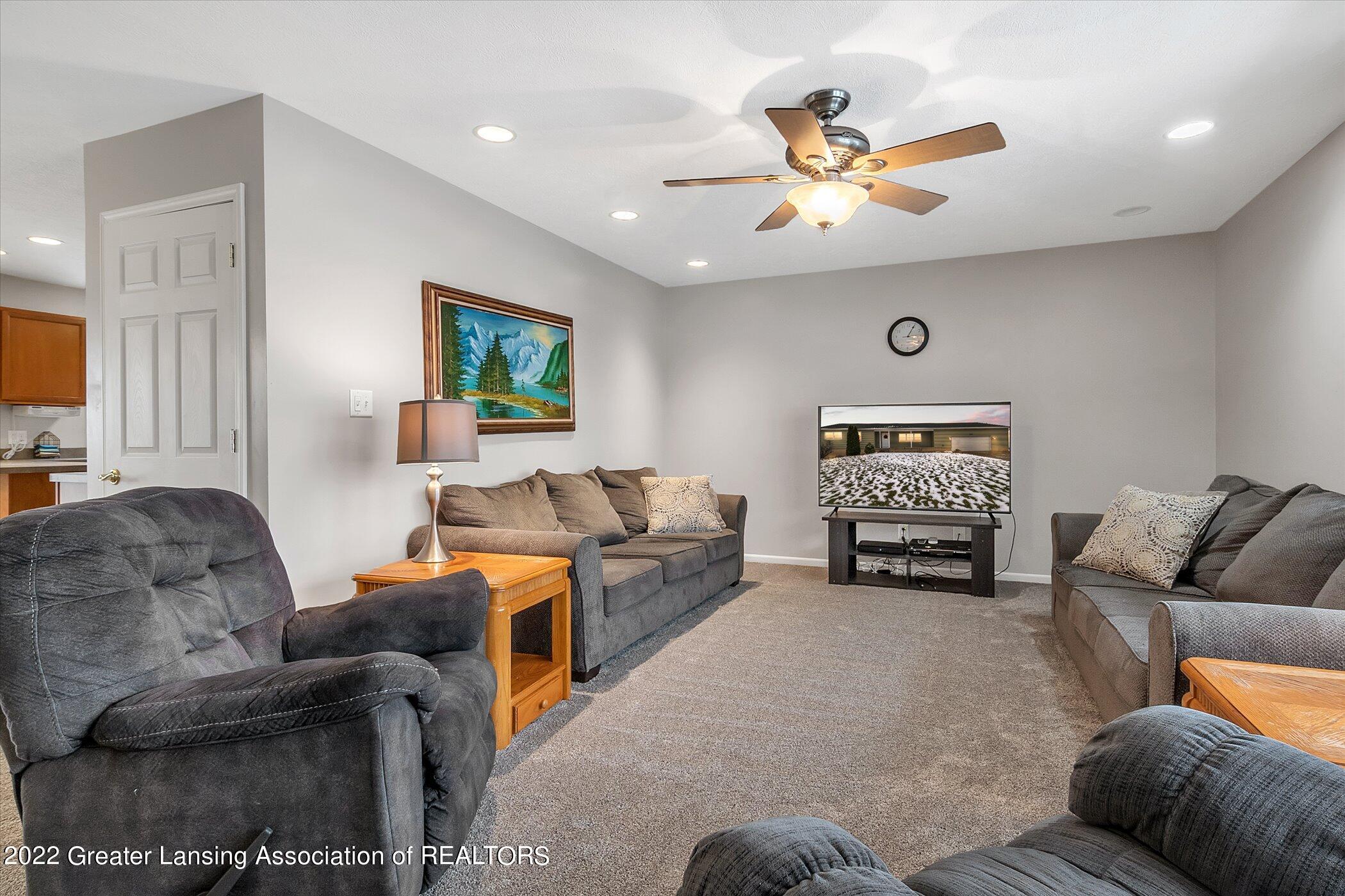 3195 Tomlinson Road Mason, MI 48854 - Photo 15 of 43 Living Room