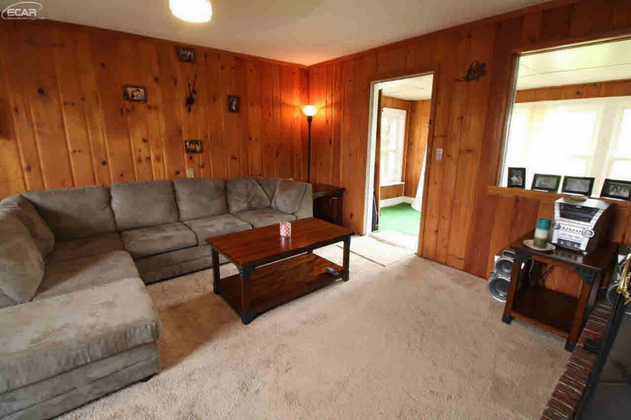 12164 Davison Road Davison, MI 48423 - Photo 17 of 29 21385503-16.JPG