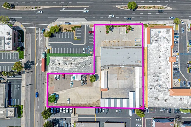 a street sign on the side of building