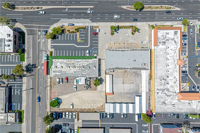 a view of entryway with outdoor area