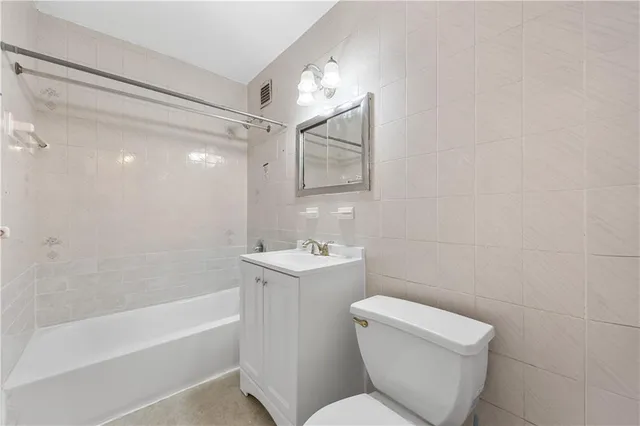 $385,000 | 2121 Shore Parkway, Unit 7L | Gravesend