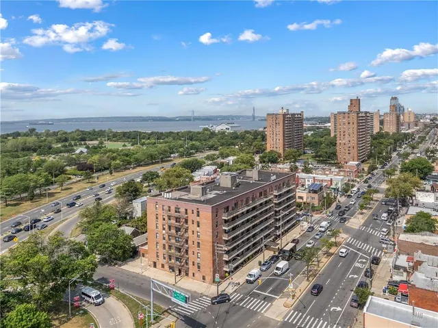 $385,000 | 2121 Shore Parkway, Unit 7L | Gravesend