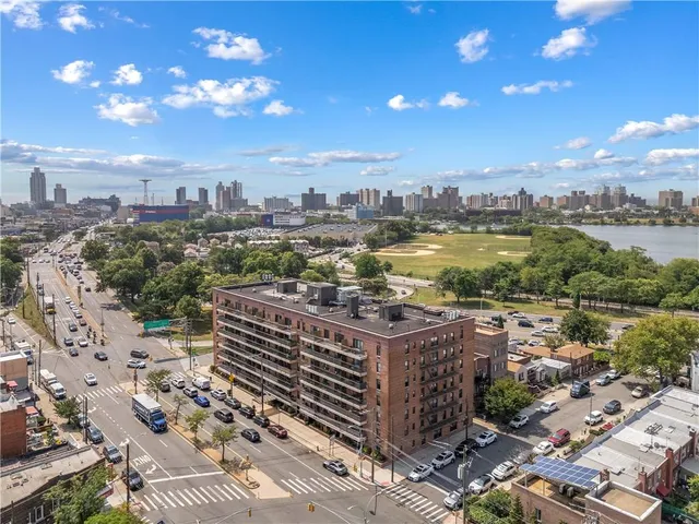 $385,000 | 2121 Shore Parkway, Unit 7L | Gravesend