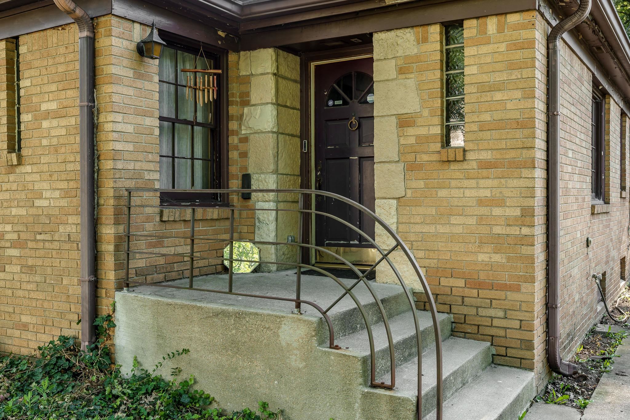 224 North Rockford Avenue Rockford, IL 61104 - Photo 4 of 45