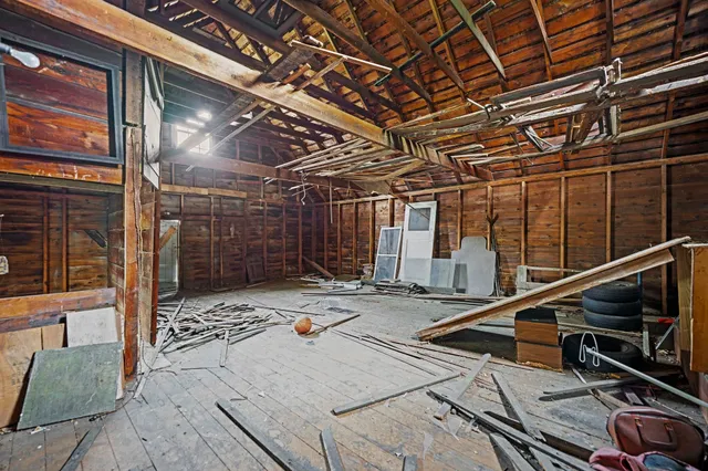 a view of house with a big yard