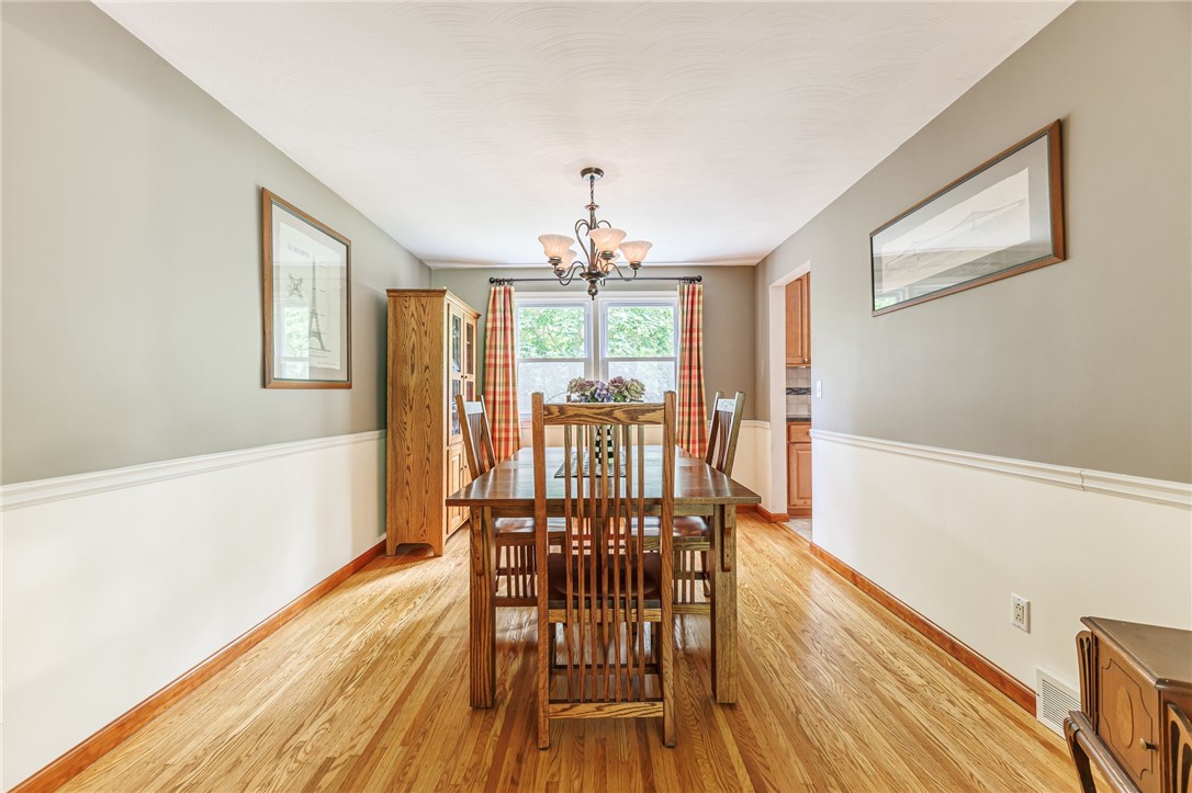 8 Meeting House Road Perinton, NY 14450 - Photo 10 of 40 Dining Room