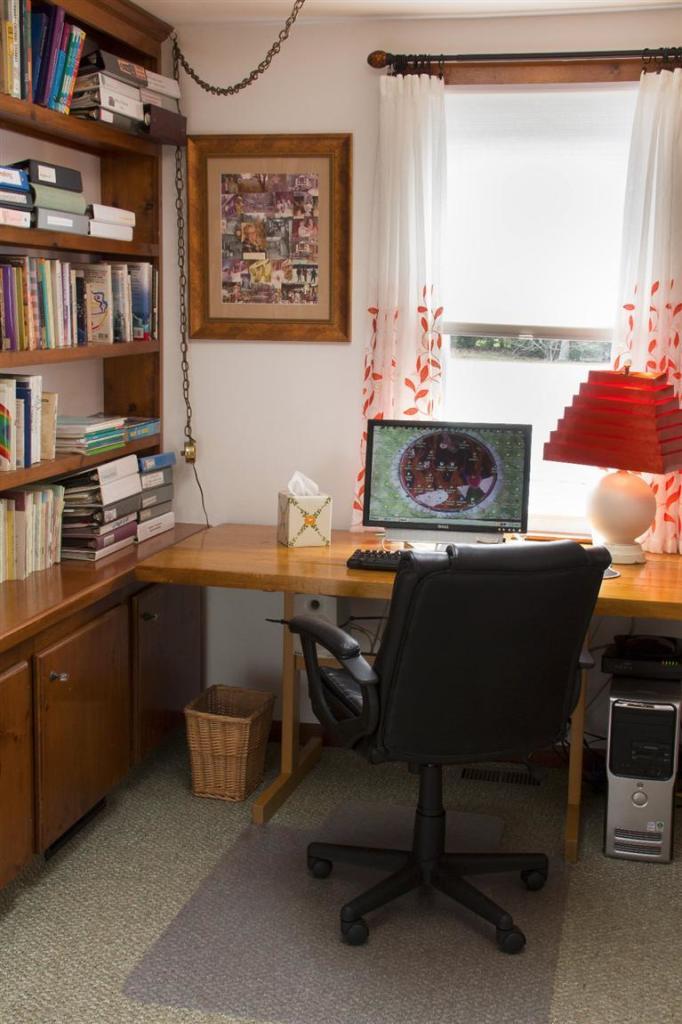 808 Old Stage Road Centerville, MA 02632 - Photo 14 of 35 a room with a chair and a table