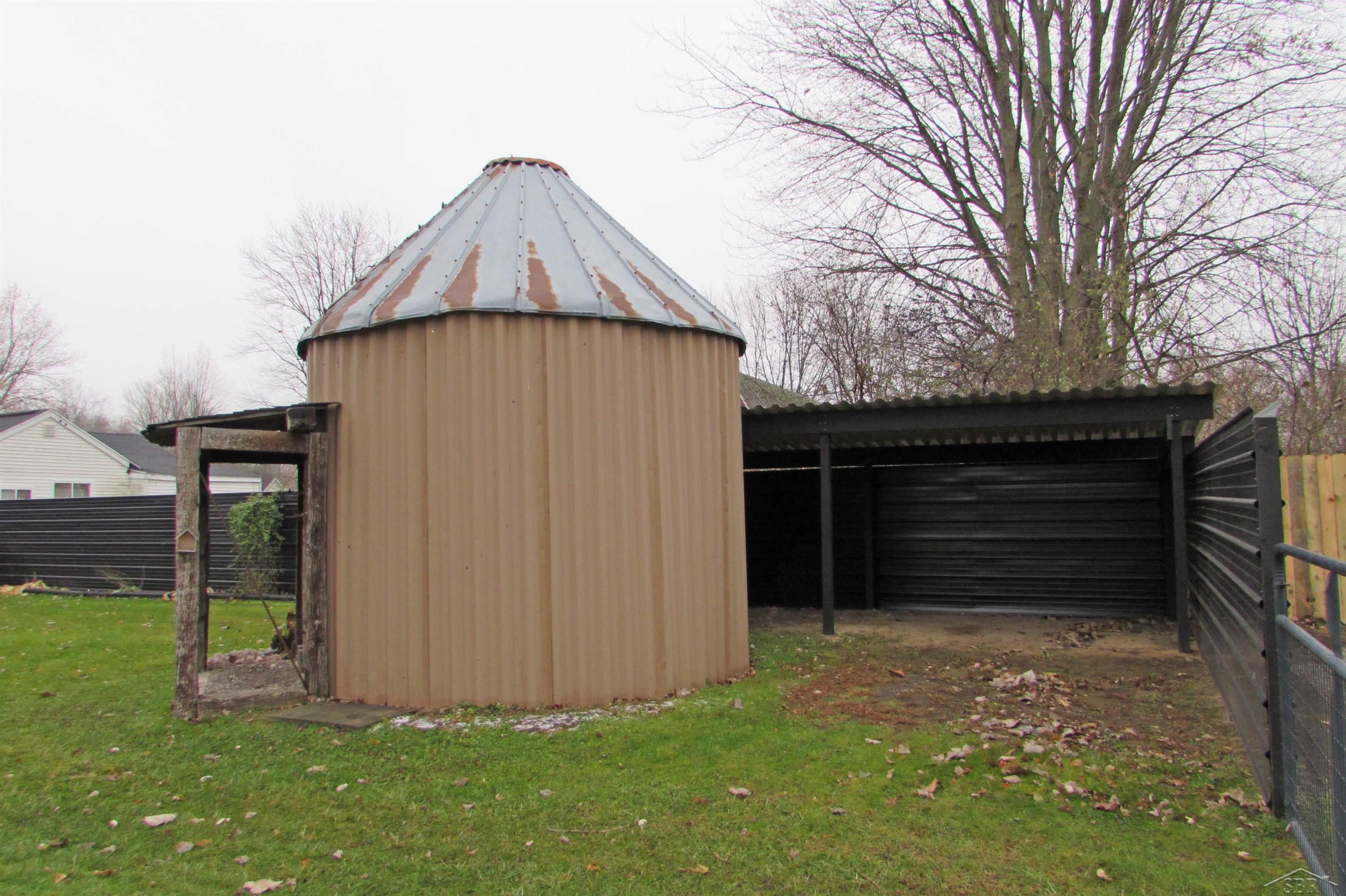 130 Bacon Road Saginaw, MI 48609 - Photo 16 of 40 50194792-2c6b7562-b01e-434b-8347-7bd86172bd22.JPG
