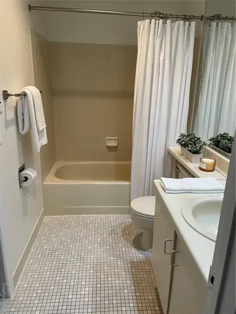 $489,000 | 2355 Pershing Boulevard, Unit 504, Baldwin, NY 11510