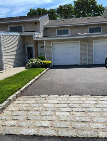 $489,000 | 2355 Pershing Boulevard, Unit 504, Baldwin, NY 11510