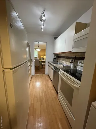 $489,000 | 2355 Pershing Boulevard, Unit 504, Baldwin, NY 11510