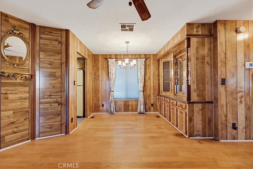 31244 North Lakehills Road Castaic, CA 91384 - Photo 16 of 72 Dining area