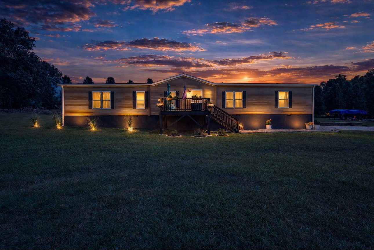 a view of house with a big yard