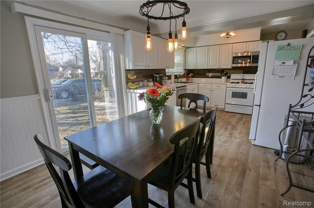 15006 Stephens Road Eastpointe, MI 48021 - Photo 13 of 25 Kitchen_And_Breakfast_Nook.jpg