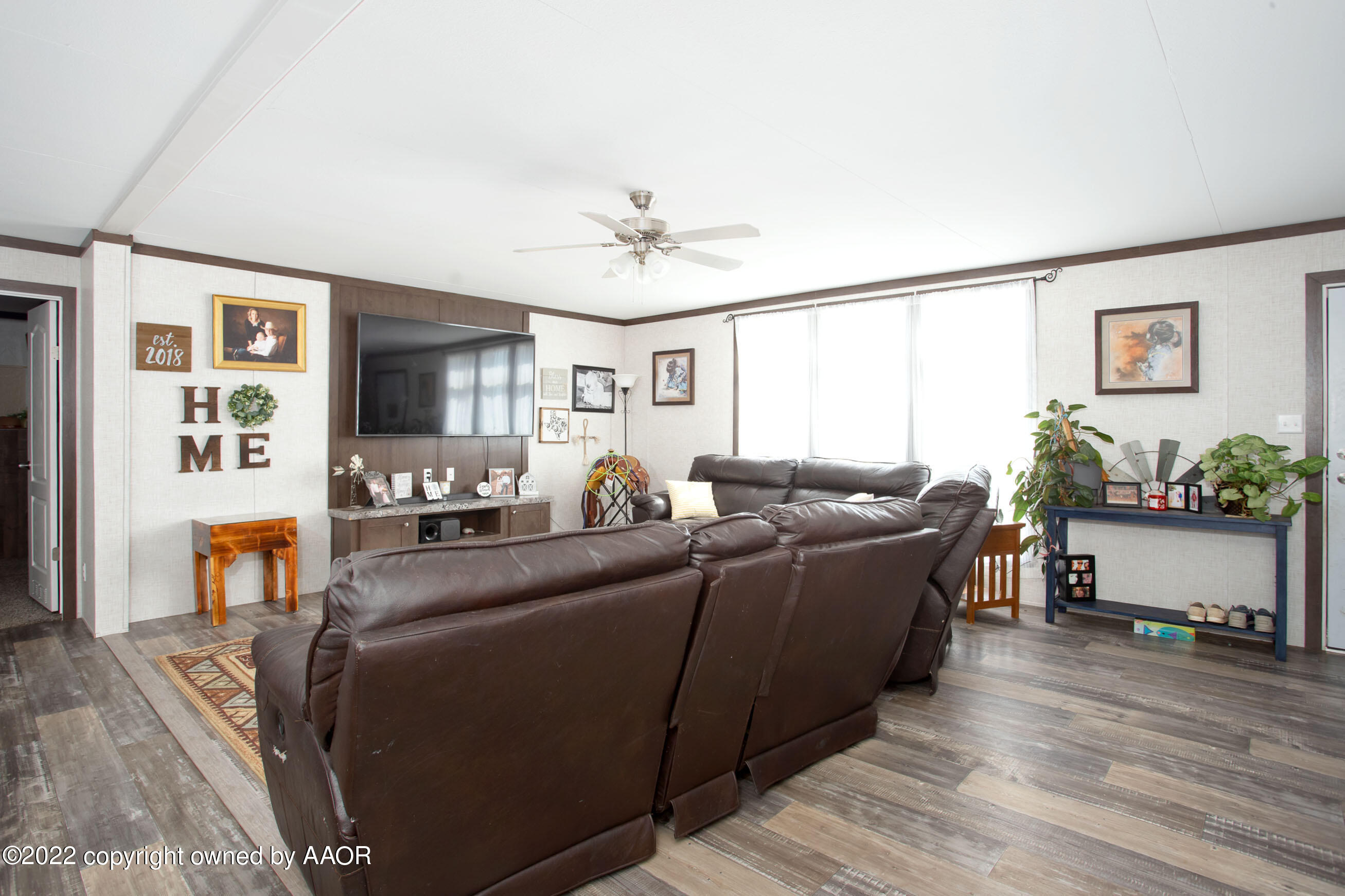 8615 North Parsley Road Amarillo, TX 79108 - Photo 5 of 26 Living Room 2
