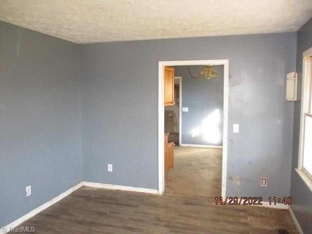 2165 Riverside Drive Mount Airy, NC 27030 - Photo 6 of 16 Livung Room
