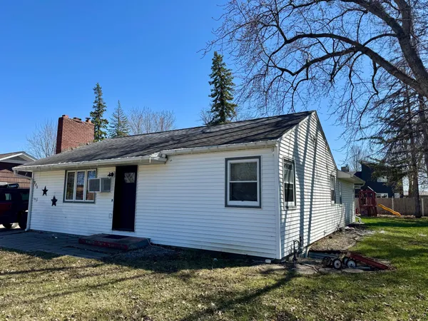 $199,900 | 905 Chestnut Avenue, Olivia, MN 56277