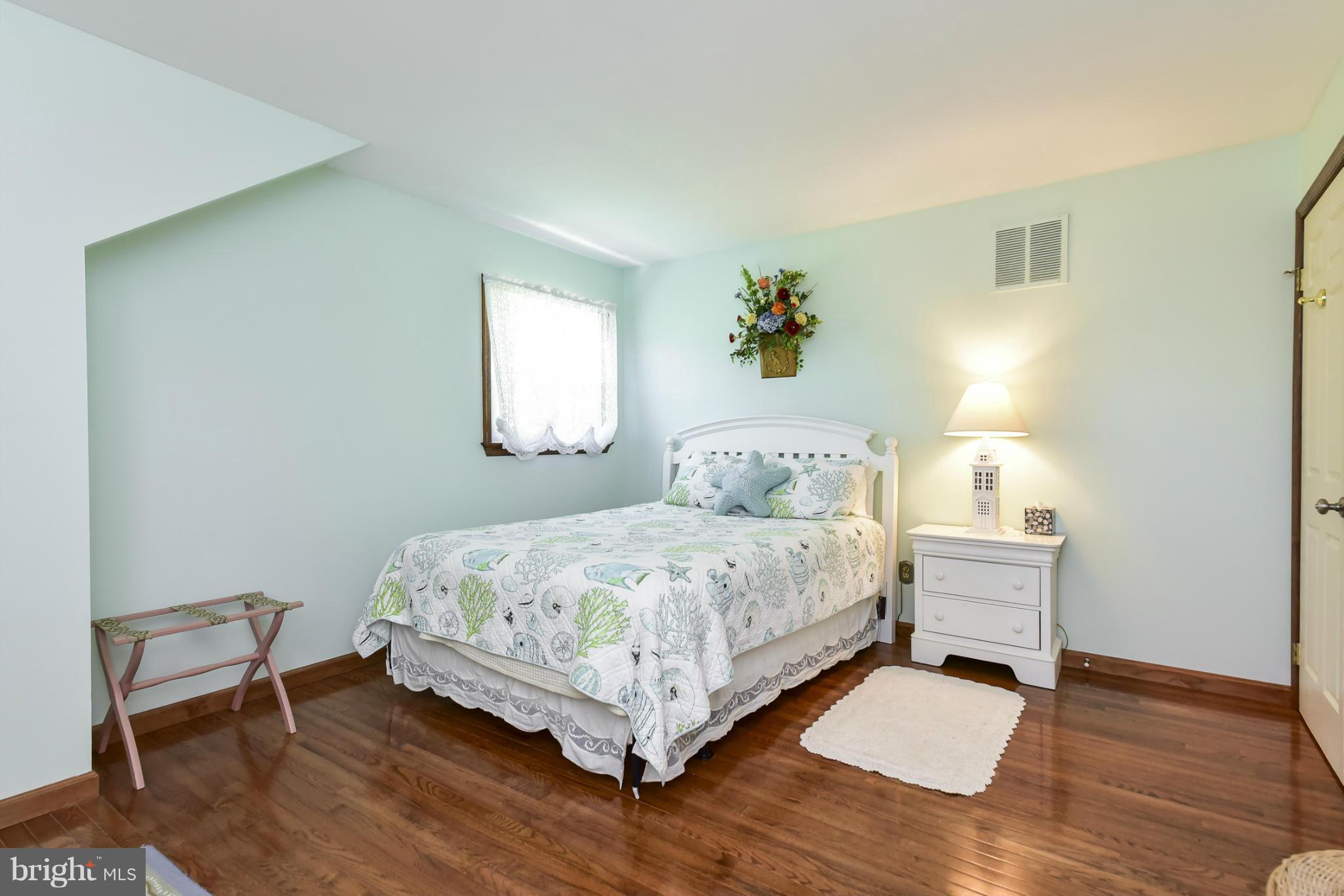 8033 Waterloo Farm Road Warrenton, VA 20186 - Photo 21 of 30 a spacious bedroom with a bed and a table in it