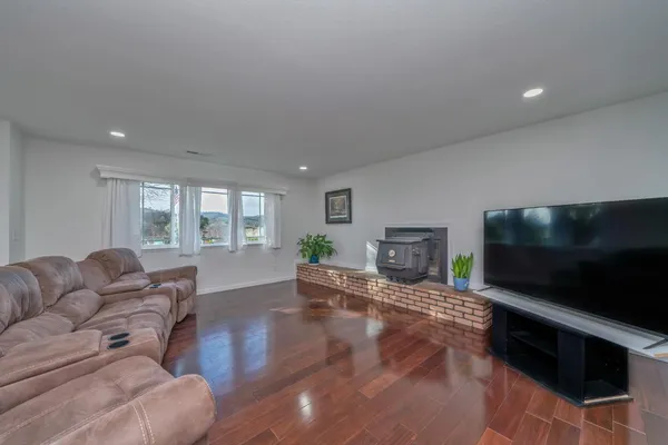 $549,000 | 2367 Ponderosa Road, Rescue, CA 95672