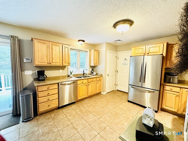 92 State Avenue Killingly, CT 06241 - Photo 6 of 39