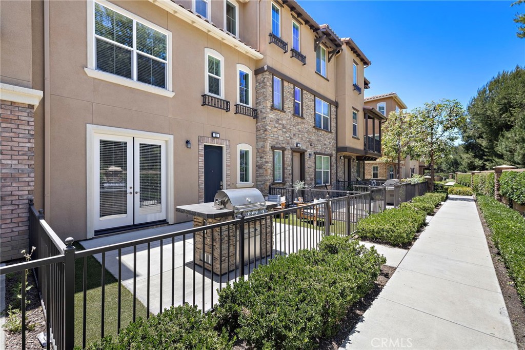 23 Aliso Ridge Loop Mission Viejo, CA 92691 - Photo 7 of 65 Spacious front patio