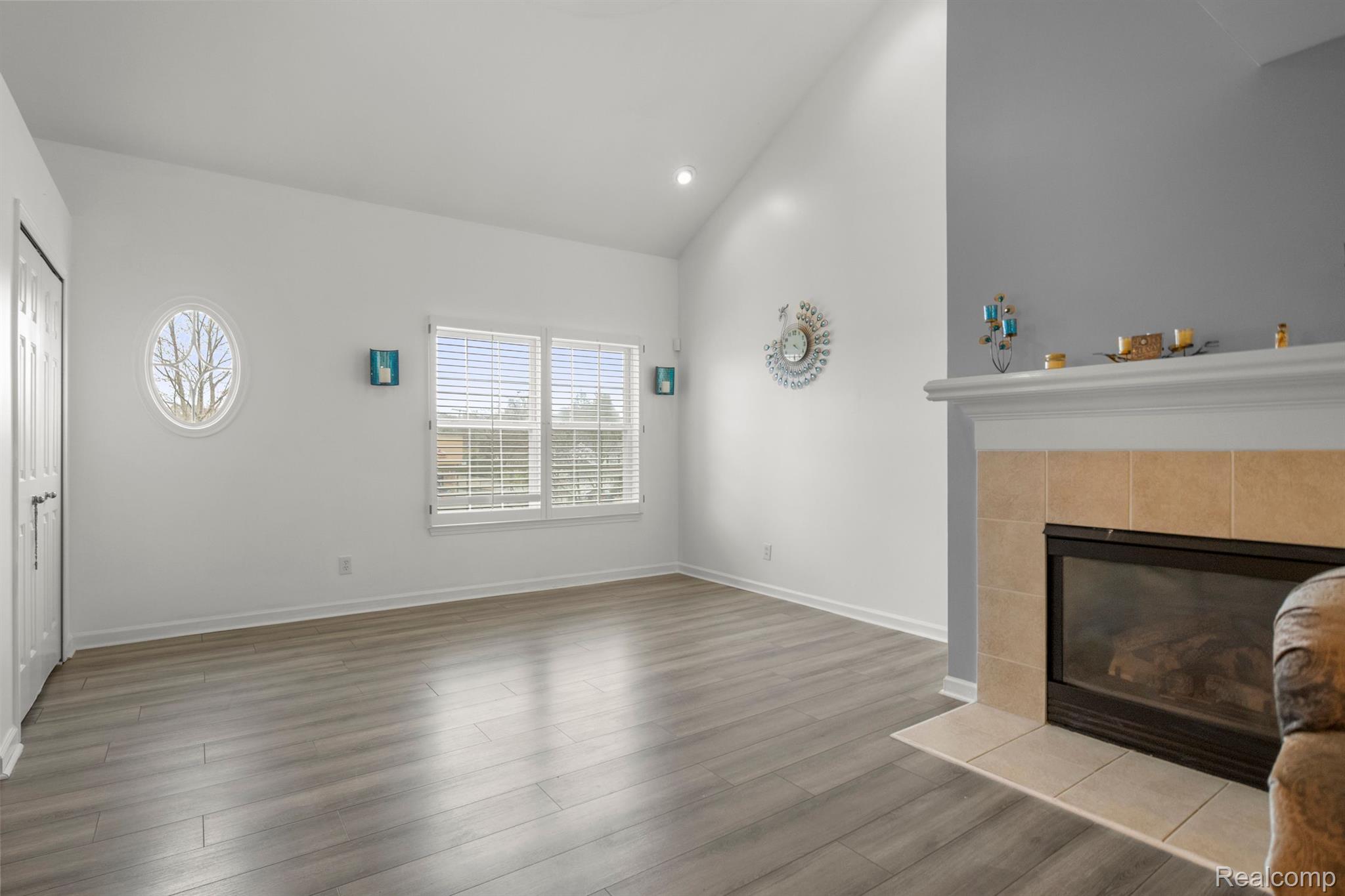 17034 Farmington Road Livonia, MI 48154 - Photo 5 of 31 Gallery Image 5