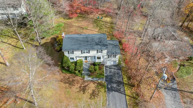 a view of house with a yard