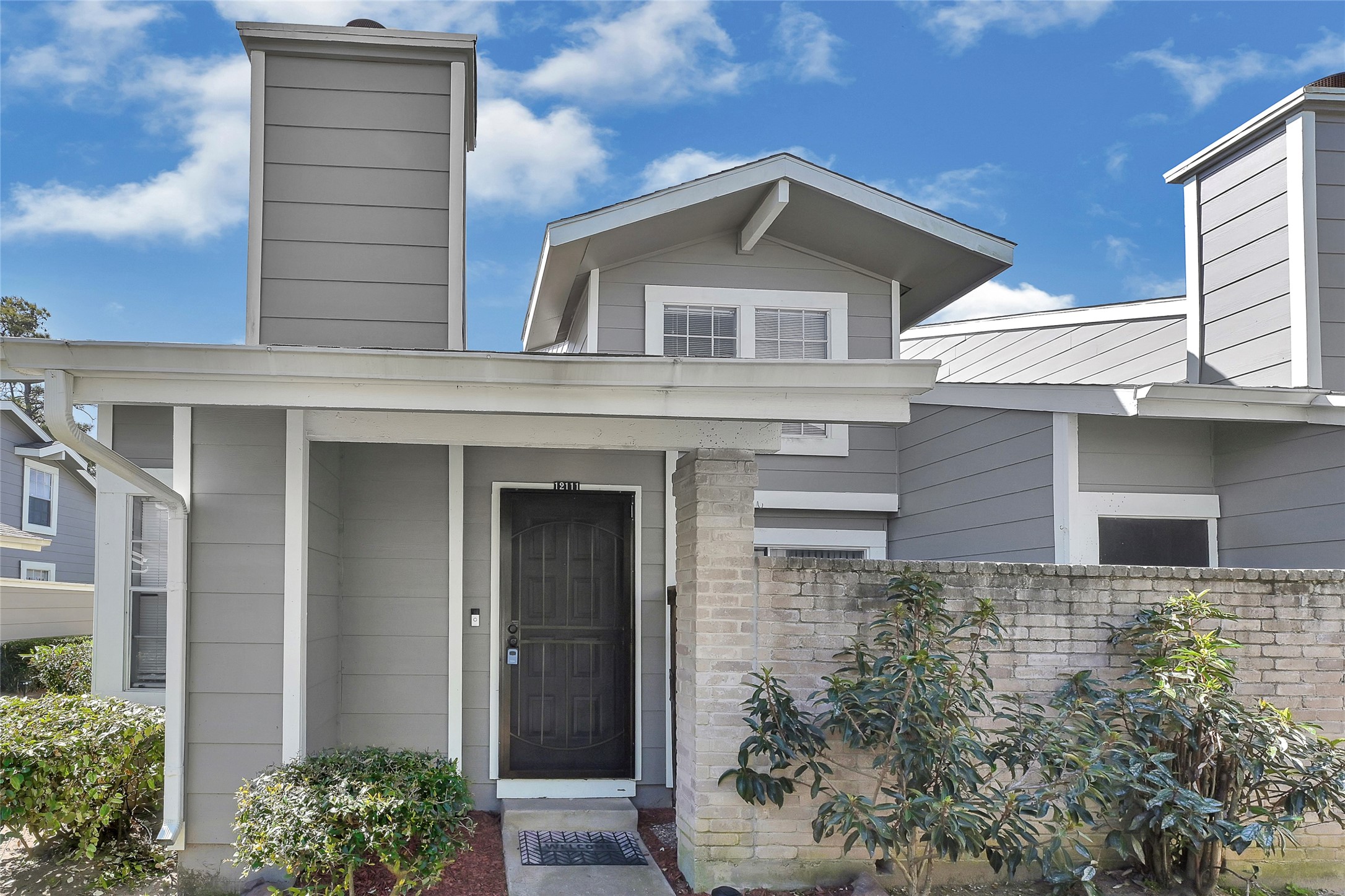 12111 Lemon Ridge Lane, Unit 121 Houston, TX 77035 - Photo 20 of 25 a front view of a house with a yard