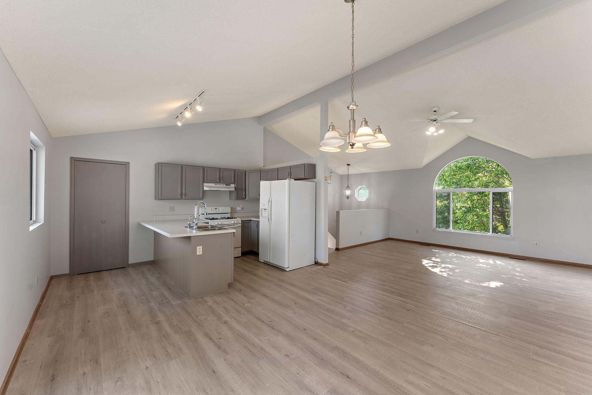 1807 Forest Lane Crown Point, IN 46307 - Photo 10 of 32 2048x1365