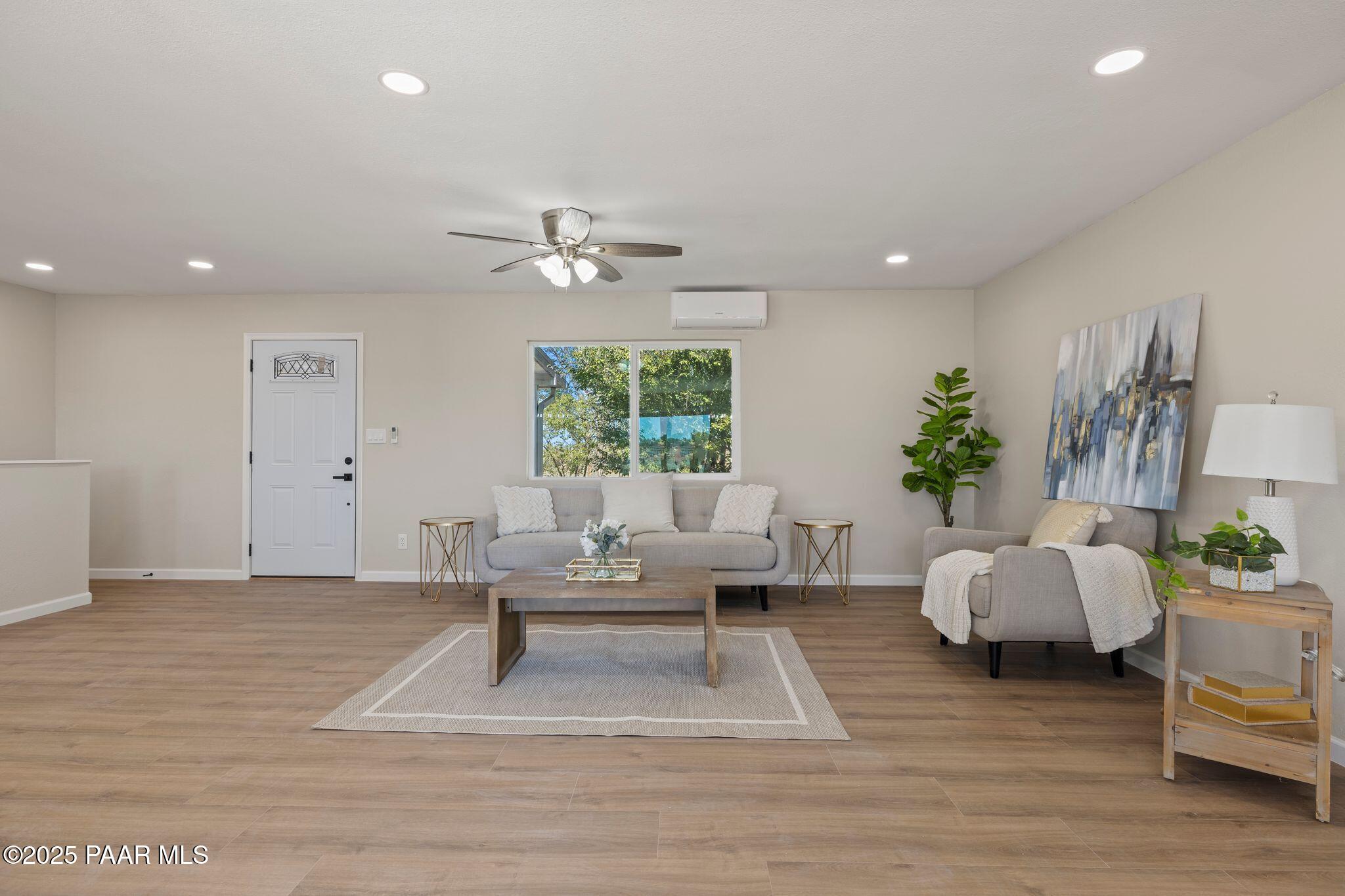 1885 East Perkinsville Road Chino Valley, AZ 86323 - Photo 12 of 54 Living Room