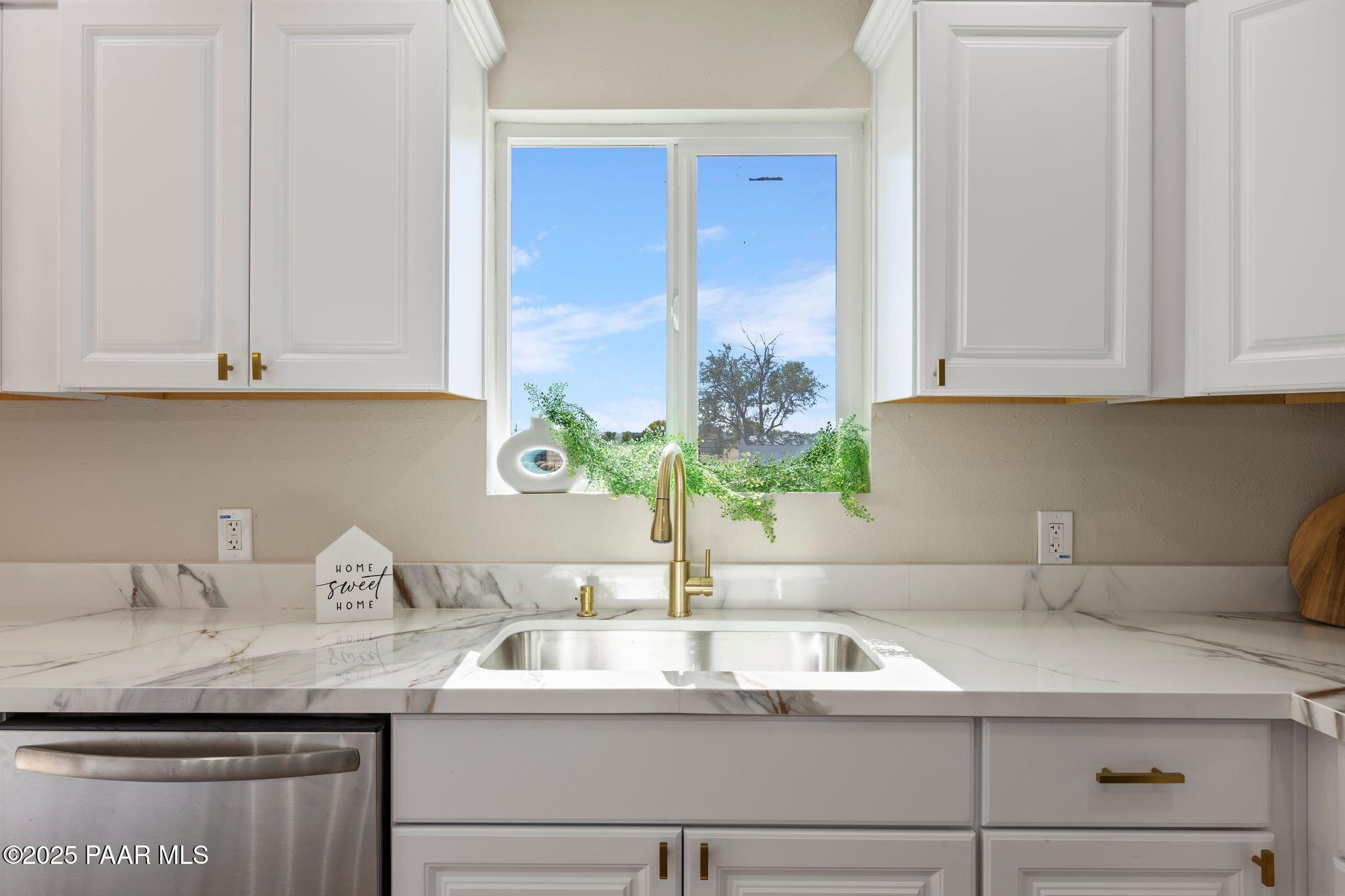 1885 East Perkinsville Road Chino Valley, AZ 86323 - Photo 20 of 54 Kitchen