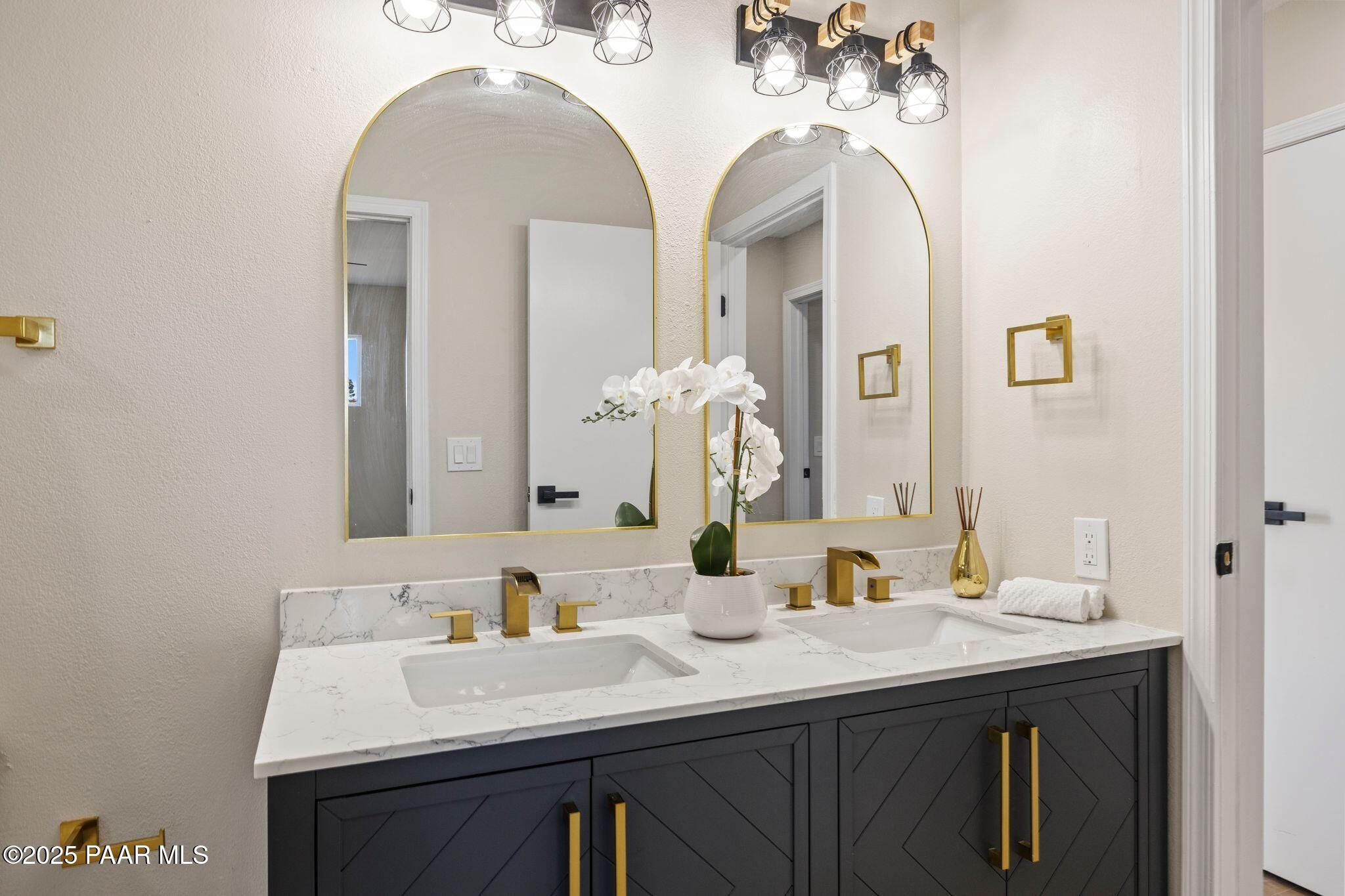 1885 East Perkinsville Road Chino Valley, AZ 86323 - Photo 30 of 54 Guest Bathroom
