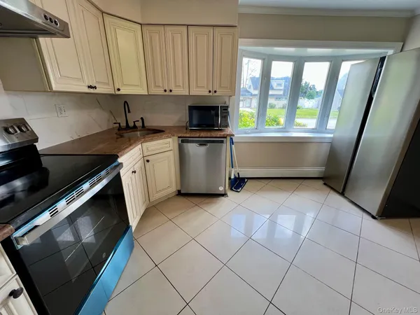 $5,000 | 51 Friendly, Hicksville, NY 11801