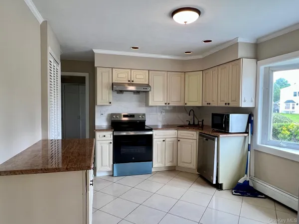 $5,000 | 51 Friendly, Hicksville, NY 11801