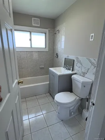 $5,000 | 51 Friendly, Hicksville, NY 11801