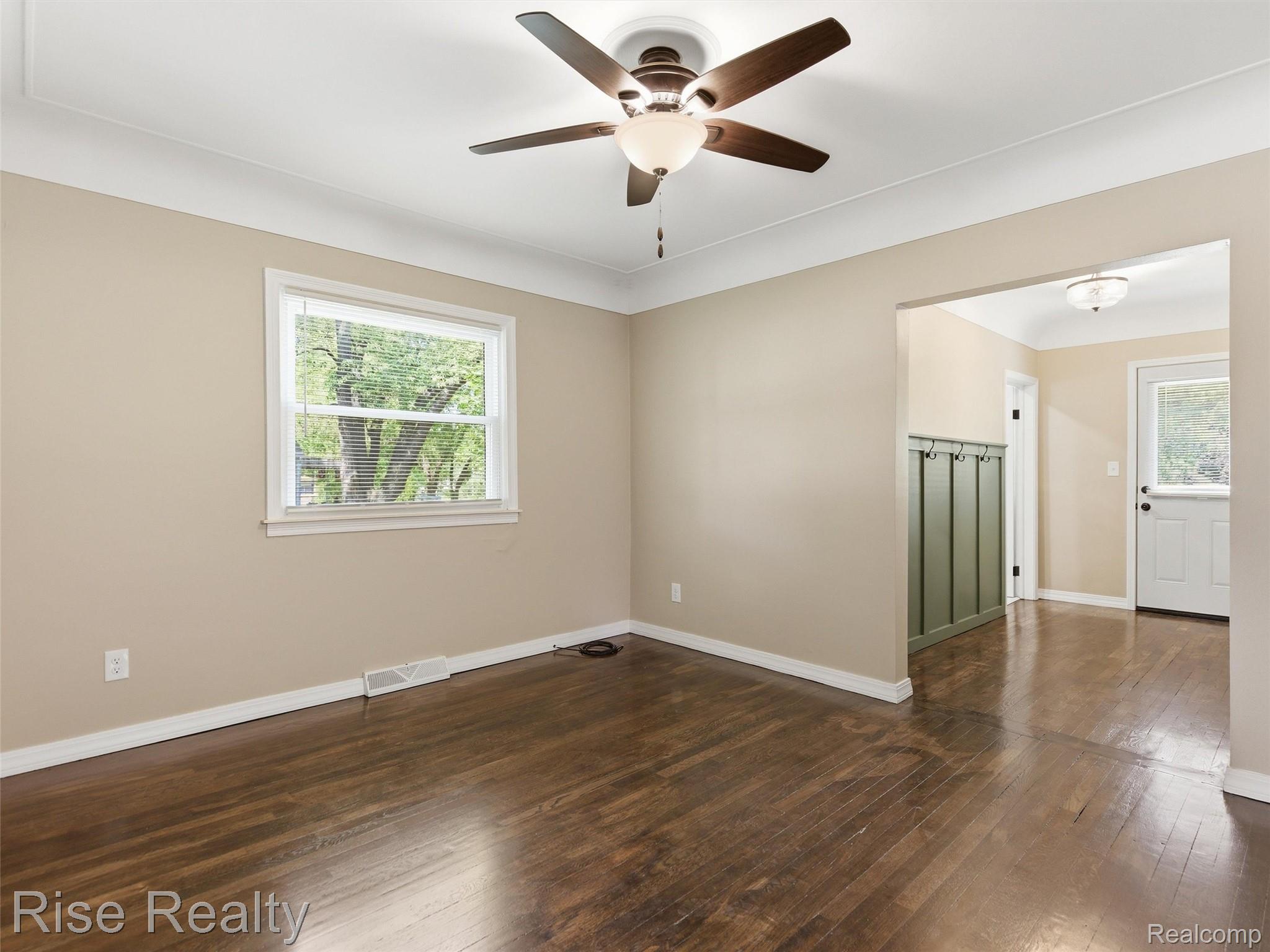 2449 North Genesee Road Burton, MI 48509 - Photo 18 of 40 Empty room