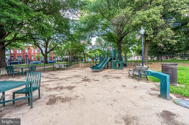 $1,475,000 | 1410 C Street Northeast, Washington, DC 20002