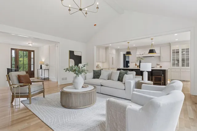 $1,769,000 | 804 Great Oaks Trail, Eagan, MN 55123