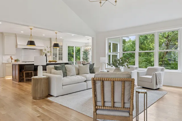 $1,769,000 | 804 Great Oaks Trail, Eagan, MN 55123