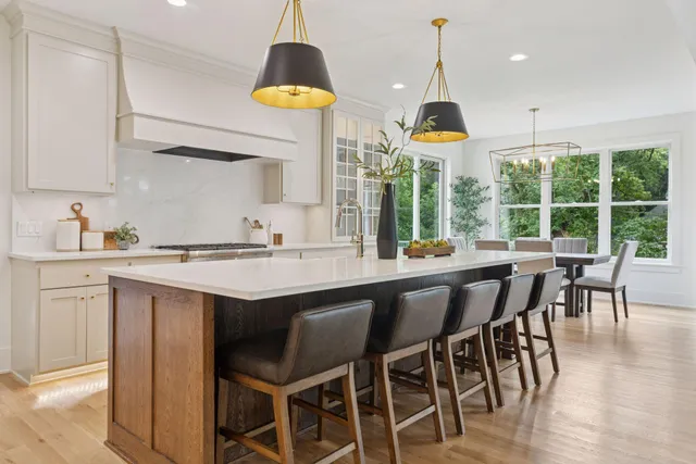 $1,769,000 | 804 Great Oaks Trail, Eagan, MN 55123