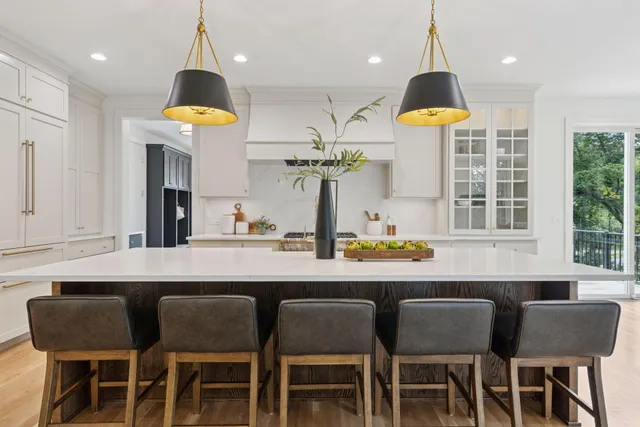 $1,769,000 | 804 Great Oaks Trail, Eagan, MN 55123