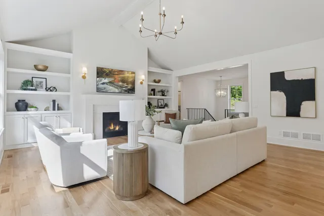 $1,769,000 | 804 Great Oaks Trail, Eagan, MN 55123