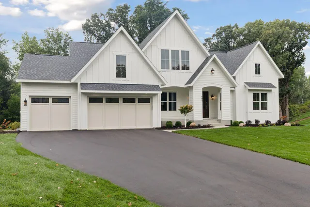 $1,769,000 | 804 Great Oaks Trail, Eagan, MN 55123