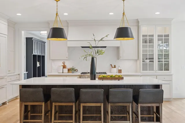 $1,769,000 | 804 Great Oaks Trail, Eagan, MN 55123