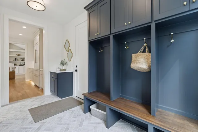 $1,769,000 | 804 Great Oaks Trail, Eagan, MN 55123