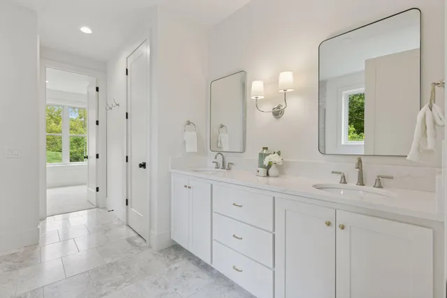 $1,769,000 | 804 Great Oaks Trail, Eagan, MN 55123