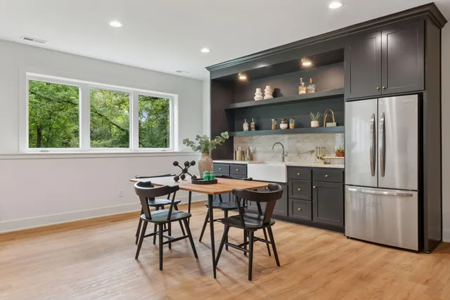 $1,769,000 | 804 Great Oaks Trail, Eagan, MN 55123